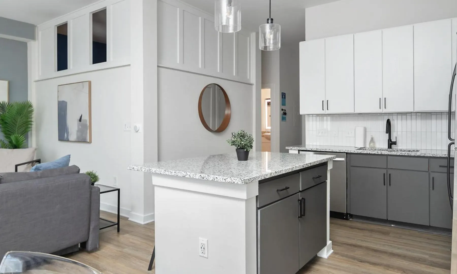 Modern Uptown 2Br Free Parking & Private Balcony Daire Charlotte 0*,  ABD