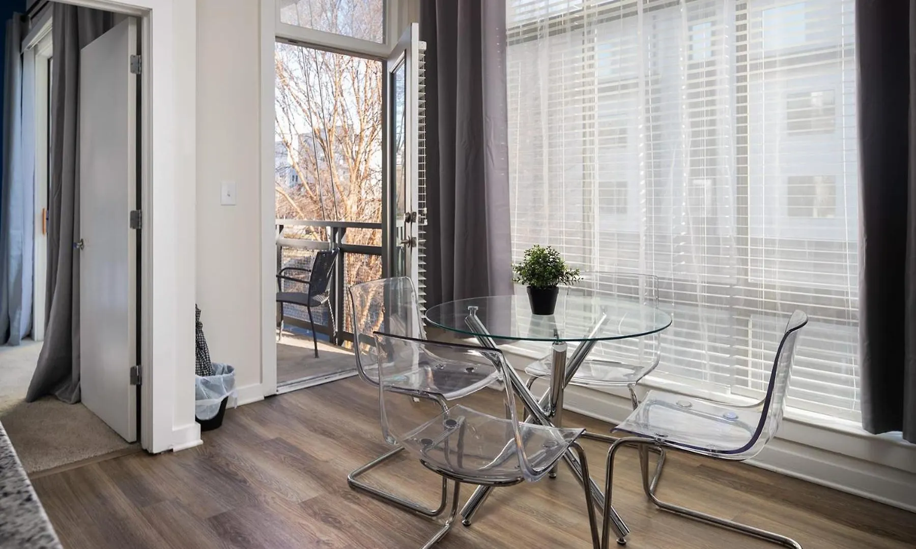 Modern Uptown 2Br Free Parking & Private Balcony Daire Charlotte 0*,